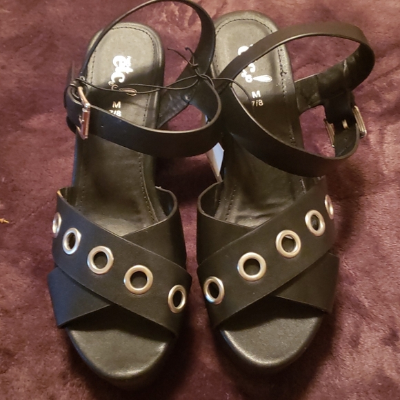 Shoes - Picture 2 of 4